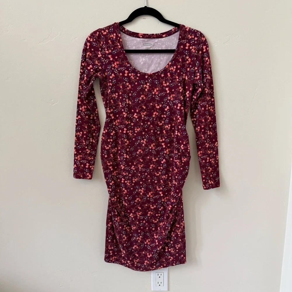 Bundle of Maternity Body Contour Dresses, Floral + Solid, Old Navy + Isabel - Picture 2 of 15